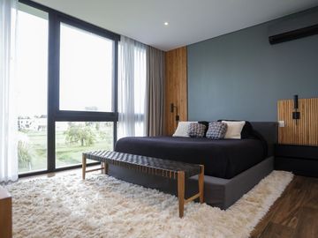 Casa   5 ambientes con gym y detalles de categoria