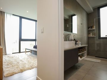 Casa   5 ambientes con gym y detalles de categoria
