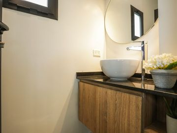 Casa   5 ambientes con gym y detalles de categoria