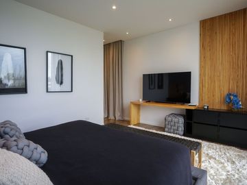 Casa   5 ambientes con gym y detalles de categoria