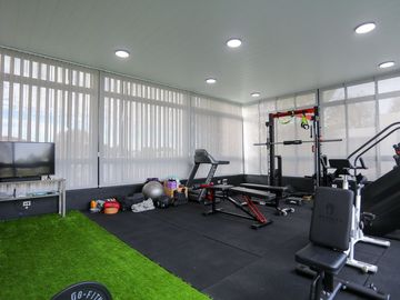 Casa   5 ambientes con gym y detalles de categoria
