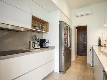 Casa   5 ambientes con gym y detalles de categoria