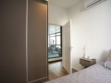 Casa   5 ambientes con gym y detalles de categoria