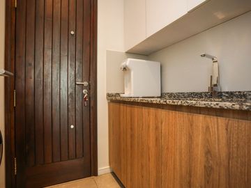 Casa   5 ambientes con gym y detalles de categoria