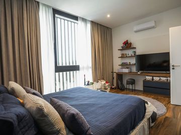 Casa   5 ambientes con gym y detalles de categoria