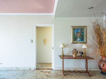 VENTA DEPTO  3 AMB  RECOLETA COCHERA BALCON DEPEND