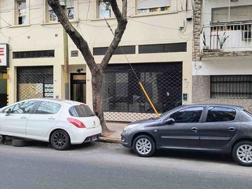 LOCAL BOEDO AL FRENTE - LIBRE COLUMNAS TECHO ALTO