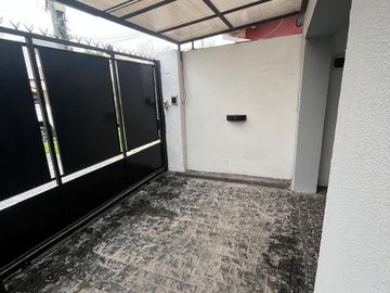 Venta muy linda casa Con Tres Dormitorios sobre Pedro Goyena MUÑIZ Posible Permuta