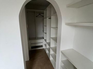 Venta muy linda casa Con Tres Dormitorios sobre Pedro Goyena MUÑIZ Posible Permuta