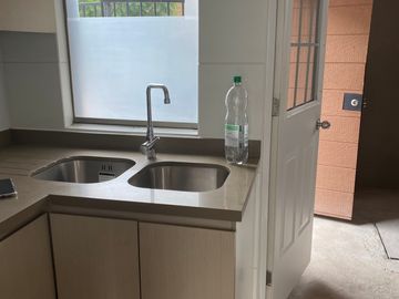 ARRIENDO COMODA CASA EN PASAJE CERRADO