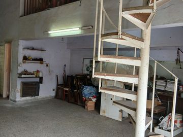 LOCAL CON ENTREPISO UBICADO SOBRE AV LOPE DE VEGA