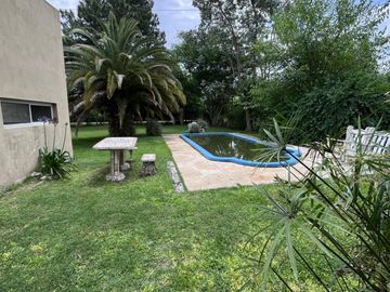 venta casa con pileta Campana PBA