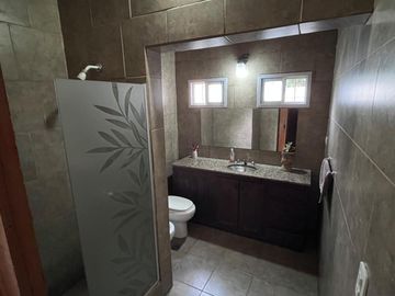 venta casa con pileta Campana PBA