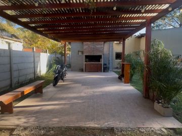 venta casa con pileta Campana PBA
