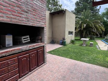 venta casa con pileta Campana PBA