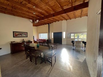 venta casa con pileta Campana PBA