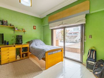 CASA 5 AMB EN VENTA CON JARDÍN QUINCHO Y COCHERA