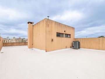 CASA 5 AMB EN VENTA CON JARDÍN QUINCHO Y COCHERA