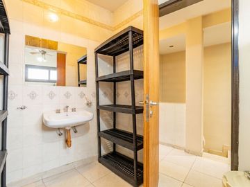 CASA 5 AMB EN VENTA CON JARDÍN QUINCHO Y COCHERA