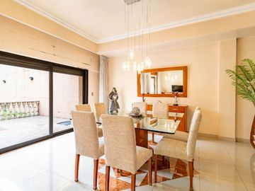 CASA 5 AMB EN VENTA CON JARDÍN QUINCHO Y COCHERA