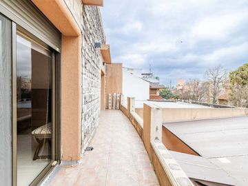 CASA 5 AMB EN VENTA CON JARDÍN QUINCHO Y COCHERA