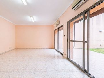 CASA 5 AMB EN VENTA CON JARDÍN QUINCHO Y COCHERA