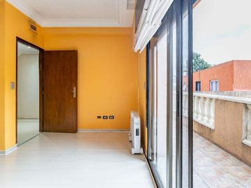 CASA 5 AMB EN VENTA CON JARDÍN QUINCHO Y COCHERA
