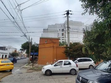 VENTA CASA ESQUINA B° ALBERDI INVERSION OPORTUNIDA