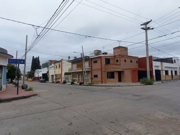 VENTA CASA ESQUINA B° ALBERDI INVERSION OPORTUNIDA