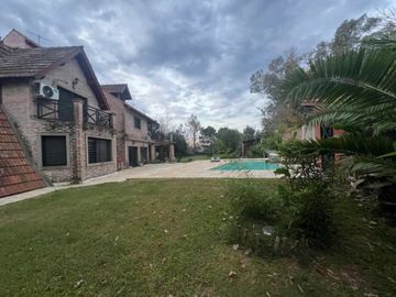 VENTA CASA 4 AMBIENTES DE VICENZO  GRANDE PIÑAR
