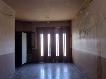 Casa en muy buen estado Bolaños al 1000 c/cochera