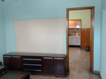 Casa en muy buen estado Bolaños al 1000 c/cochera