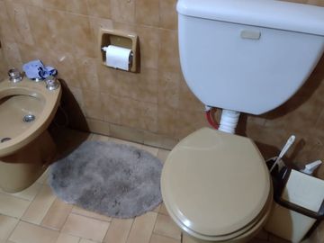 Casa en muy buen estado Bolaños al 1000 c/cochera