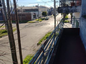 Casa en muy buen estado Bolaños al 1000 c/cochera