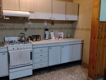 Casa en muy buen estado Bolaños al 1000 c/cochera