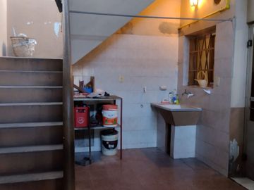 Casa en muy buen estado Bolaños al 1000 c/cochera