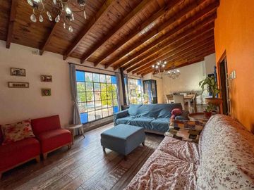 Casa 4 Dormitorios c Pileta Adrogué, Apta Crédito