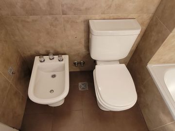 DEPARTAMENTO PISO COMPLETO 4 AMB. C/COCHERA LANUS