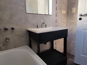 DEPARTAMENTO PISO COMPLETO 4 AMB. C/COCHERA LANUS