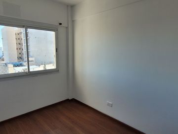DEPARTAMENTO PISO COMPLETO 4 AMB. C/COCHERA LANUS