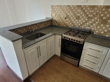 DEPARTAMENTO PISO COMPLETO 4 AMB. C/COCHERA LANUS