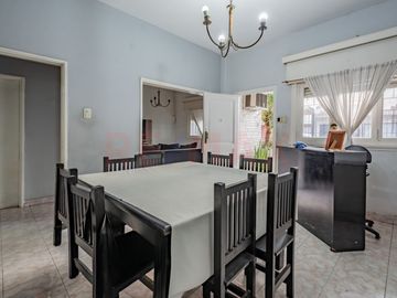 VENTA CASA 4 AMB C/PILETA -V. MADERO CREDIT PERMUT