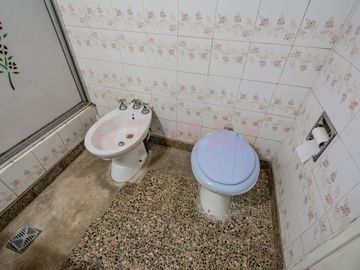 VENTA CASA 4 AMB C/PILETA -V. MADERO CREDIT PERMUT