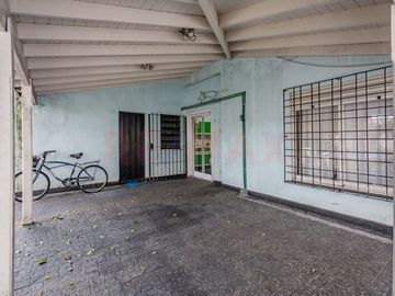VENTA CASA 4 AMB C/PILETA -V. MADERO CREDIT PERMUT