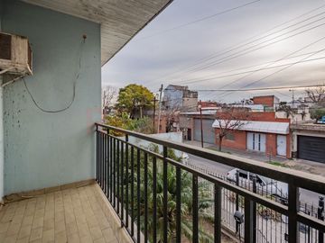 VENTA CASA 4 AMB C/PILETA -V. MADERO CREDIT PERMUT