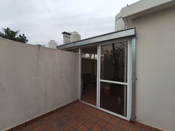 PH EN VENTA 5 AMB COCHERA 2 PATIOS V. PUEYRREDON
