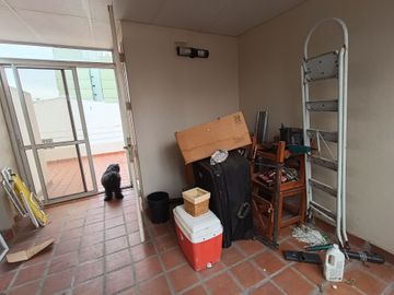 PH EN VENTA 5 AMB COCHERA 2 PATIOS V. PUEYRREDON
