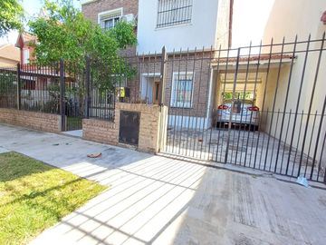 ALQUILER DE CASA DE 5 AMBIENTES EN HURLINGHAM
