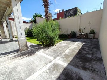 ALQUILER DE CASA DE 5 AMBIENTES EN HURLINGHAM
