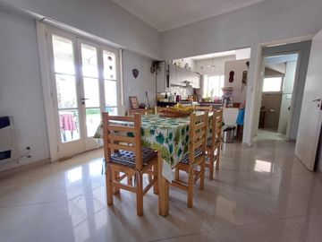 ALQUILER DE CASA DE 5 AMBIENTES EN HURLINGHAM